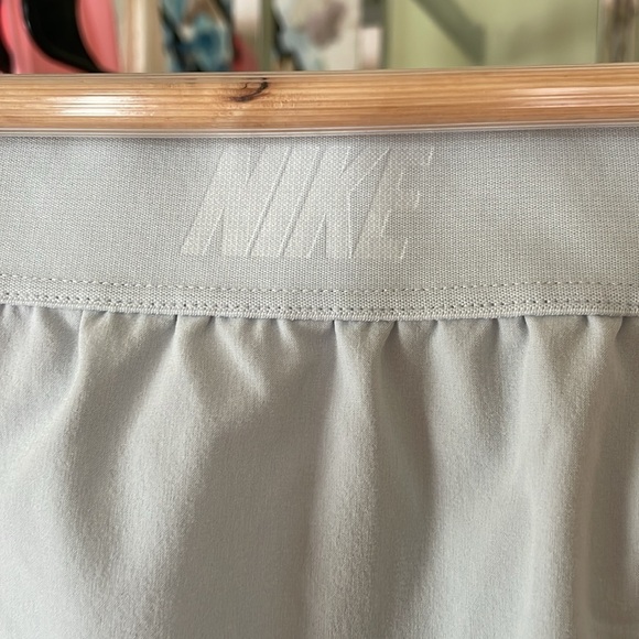 Nike Women's Flex Woven 15" Pure Platinum Golf Skort Size M - Picture 7 of 8